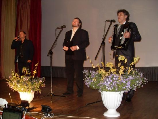 8 ноября в районном Доме культуры принимали поздравления с праздником работники внутренних дел района