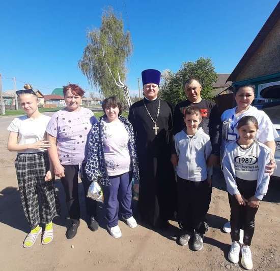 В Романовском районе прошло Пасхальное поздравление на дому