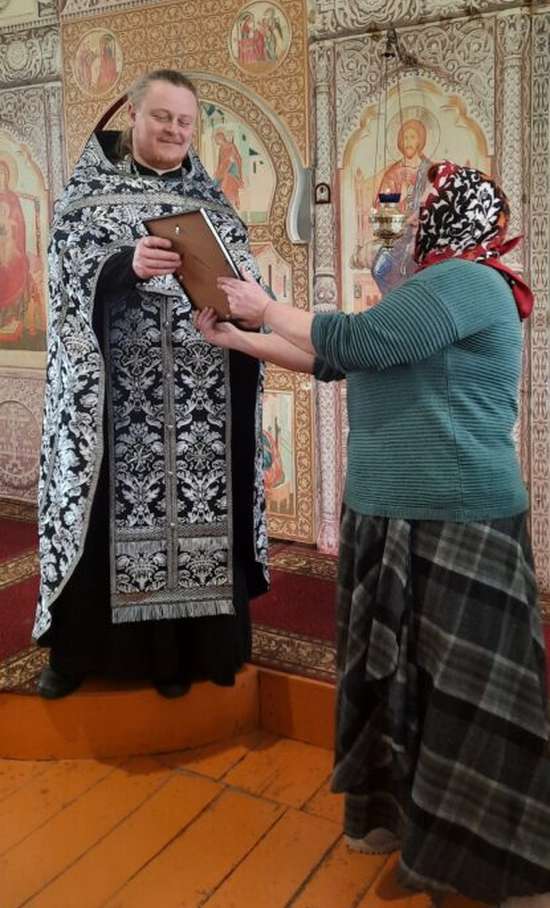 Благочинному Романовского округа иерею Павлу Денисову была вручена благодарность
