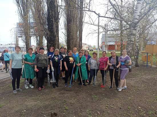 В КЦСОН Романовского района прошел субботник