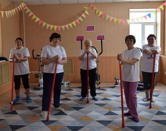 Романовские получатели соцуслуг продолжают посещать технологию «Адаптированная физкультура»