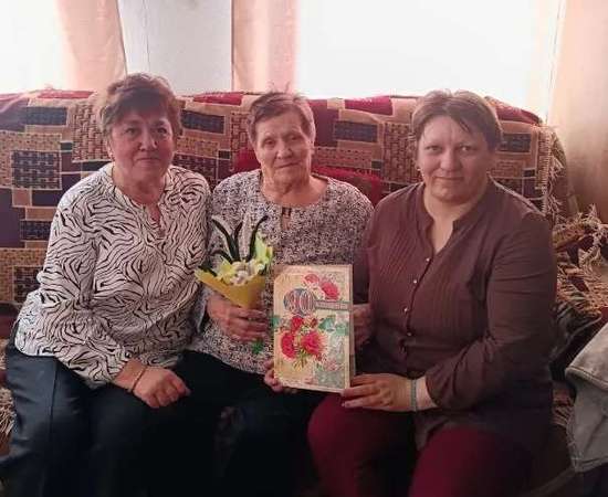 Получатель социальных услуг отмечает 90 летний юбилей.