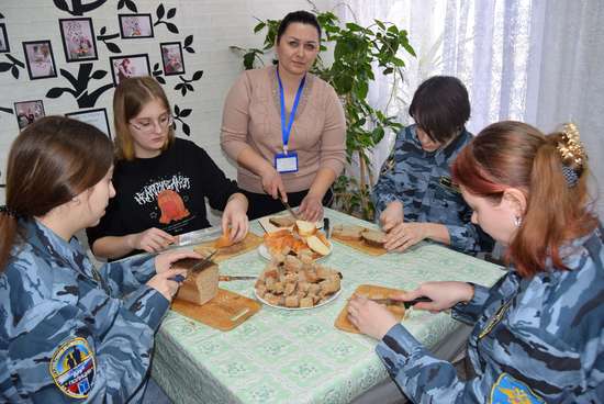 «Хлеб солдату!»