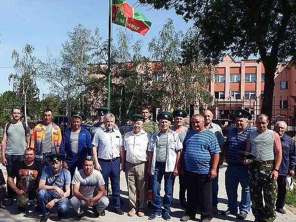 Глава Романовского муниципального района Щербаков А.И. поздравил ветеранов пограничных войск с профессиональным праздником - Днем пограничника