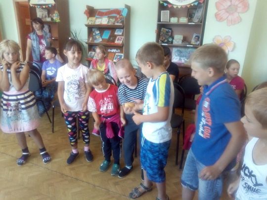 19 июля в Детской   библиотеке для воспитанников ДОЛ «Радуга» при ГАУ СО КЦСОН состоялась познавательно - игровая программа «Ах, картошка- объеденье!», посвящённая главному овощу на нашем столе