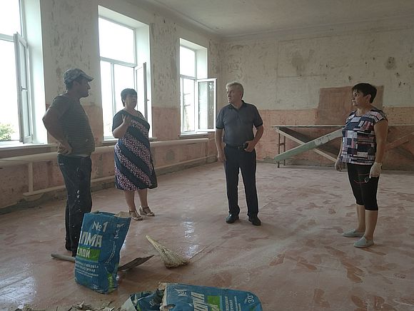 14 июля глава Романовского муниципального района Алексей Щербаков и начальник управления образования Любовь Дедова проверили, как ведется подготовка к началу учебного года