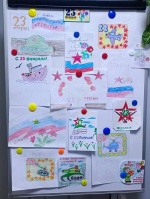 Выставка детских рисунков к празднику 23 февраля.