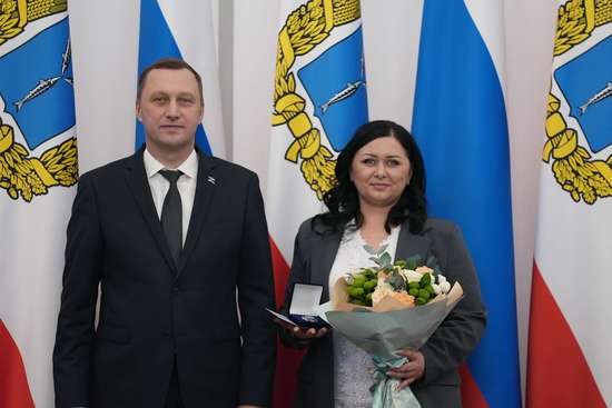 Почетный знак губернатора Саратовской области «За достойное воспитание детей»