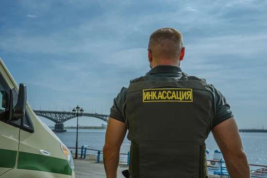 За кадром безопасности: инкассаторы Саратовской области отмечают памятную дату