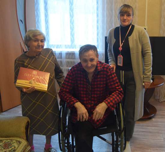 Сотрудники Романовского комплексного центра провели акцию ко Дню инвалидов