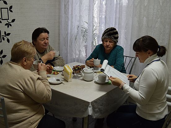 Для романовских получателей социальных слуг прошли «чайные посиделки»