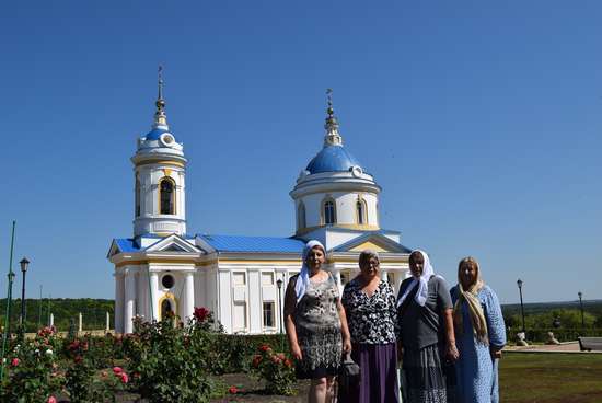 Сотрудники Романовского комплексного центра организовали поездку старшему поколению в с. Чириково
