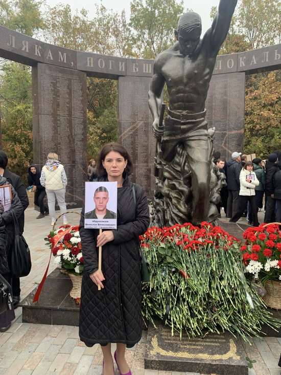 На мемориале в парке Победы Саратова увековечили имена героев. 