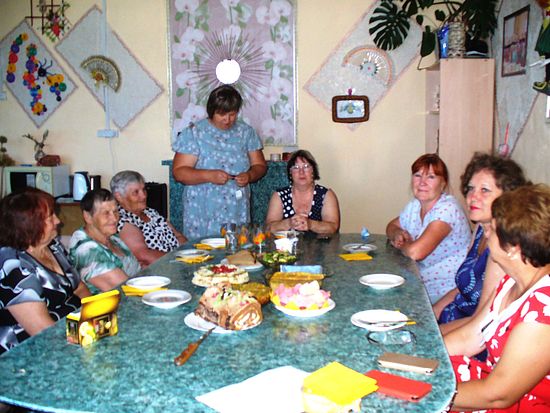 Сотрудники  ГАУ СО КЦСОН Романовского района провели совместное заседание  с участниками клуба «Домоводство» 