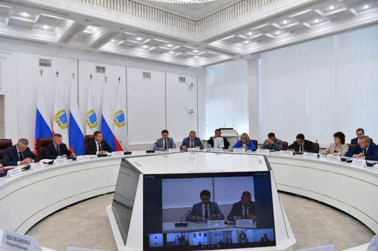 Роман Бусаргин провел постоянно действующее совещание с руководителями министерств и ведомств Правительства области