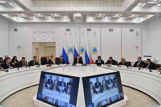 Глава региона Роман Бусаргин провел постоянно действующее совещание с зампредами и министрами, а также главами районов.