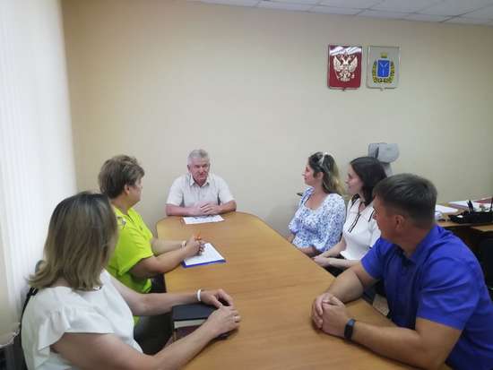 Глава района провел рабочую встречу.