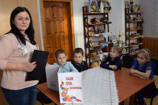 В комплексном центре соцобслуживания провели беседу, посвященную Дню Героев Отечества