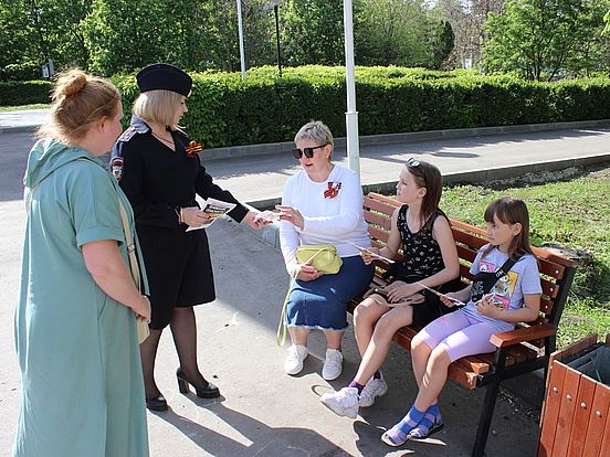 В Балашове общественники организовали и провели профилактическую акцию «Безопасное окно»