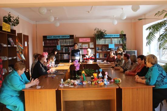 В центральной библиотеке прошел круглый стол, посвященный Дню матери