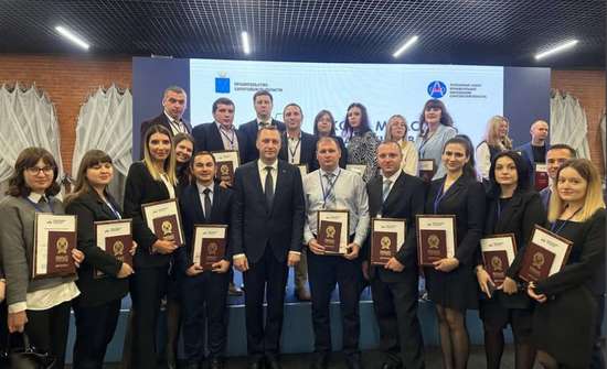 Губернатор вручил дипломы выпускникам Школы молодых управленцев 2023 года