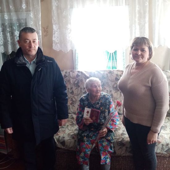 Продолжается вручение медалей в честь юбилея Победы в Романовском районе