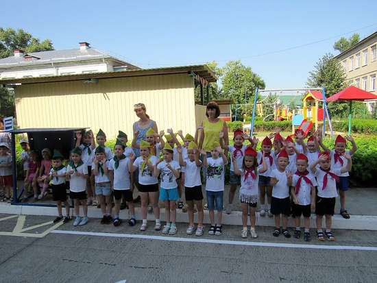 Сотрудники Госавтоинспекции и общественники приняли участие в мероприятии «Мой друг светофор» в детском саду