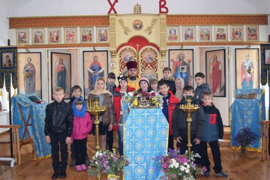 В Романовском районе участники социально – православного проекта «Тропинка к вере» отметили праздник Покрова Пресвятой Богородицы.