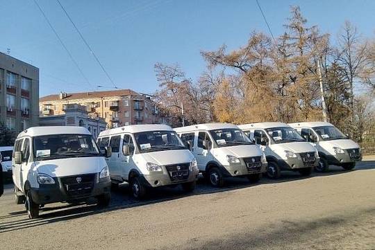Накануне Дня матери девять многодетных семей Саратовской области получили микроавтобусы