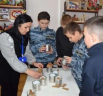 Получатели социальных услуг Романовского района изготовили блиндажные свечи