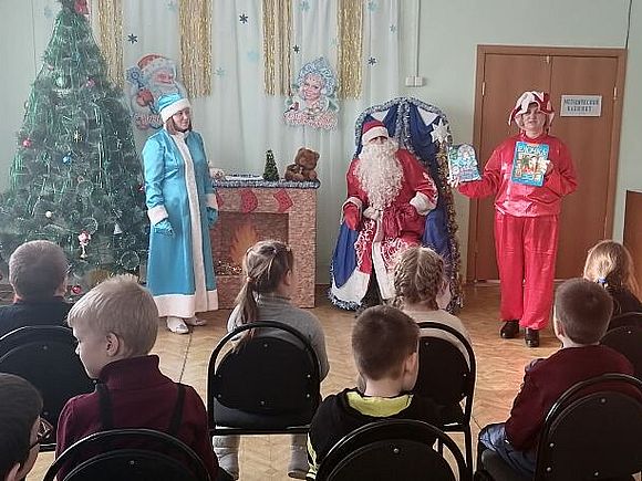 22 декабря для воспитанников Дома пионеров и школьников состоялся новогодний праздник