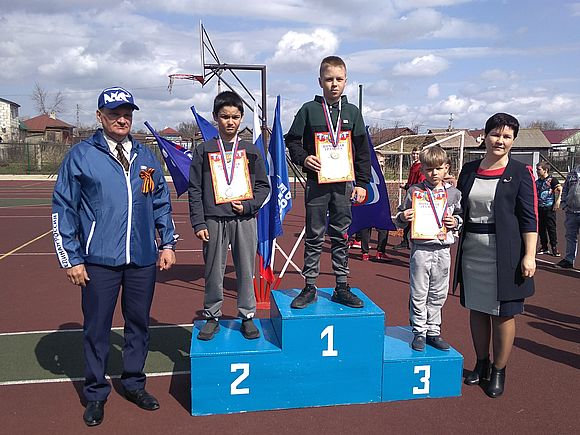 12 апреля на стадионе МОУ Романовская СОШ состоялся районный легкоатлетический пробег