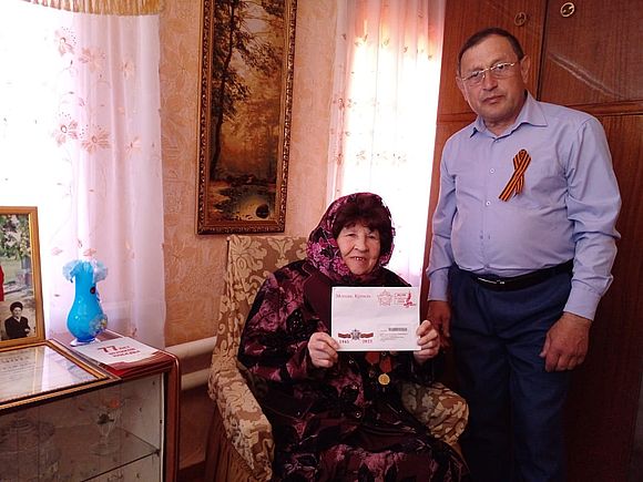 Сотрудники администрация Бобылёвского МО 8 мая поздравили ветеранов тыла