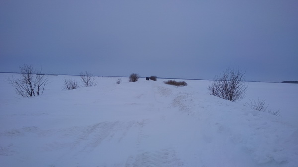 На территории района в настоящее время проводится работы по расчистки  автомобильных дорог от снежных заносов.