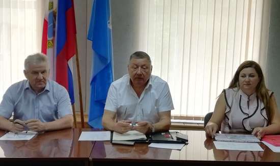 Глава Романовского района А.И. Щербаков провел рабочую встречу.